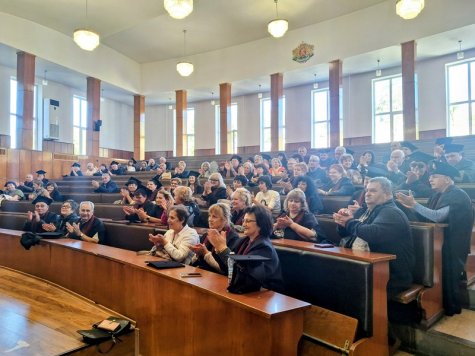 Випуск 1986 отбеляза 40 години от дипломирането си с алумни среща